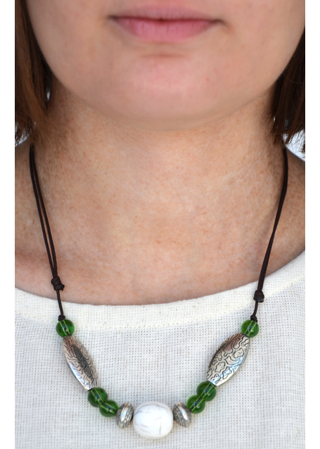 Mittelalter Halskette Skadi aus Weißmetall-Resin in Grün Frontansicht 2