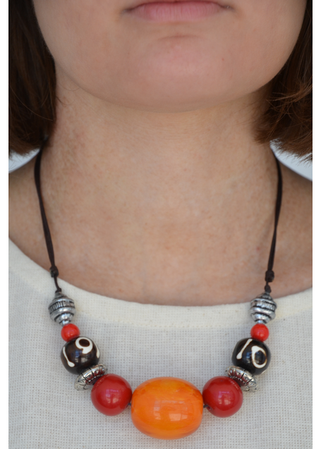 Mittelalter Halskette Sif aus Wei&szlig;metall-Resin in Bernsteinfarben-Rot Rückansicht