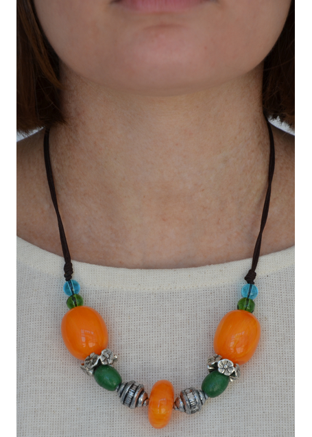 Mittelalter Halskette Sol aus Weißmetall-Resin in Bernsteinfarben-Grün Rückansicht