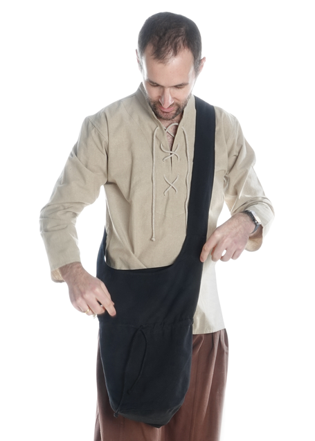 Mittelalter Tasche Irmenfried in Schwarz Frontansicht 6