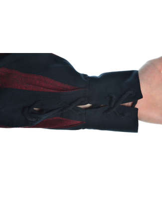 Landsknecht Schnürhemd Titurel in Schwarz-Rot Detailansicht 3