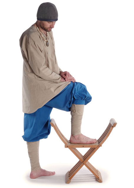 Mittelalter Wadenwickel Balder Set mit Fibeln in Hanffarben Frontansicht 3