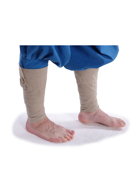 Mittelalter Wadenwickel Balder Set mit Fibeln in Hanffarben Frontansicht 4