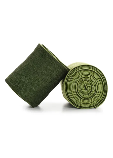 Mittelalter Wadenwickel Balder Set mit Fibeln in Olivgrün Detailansicht