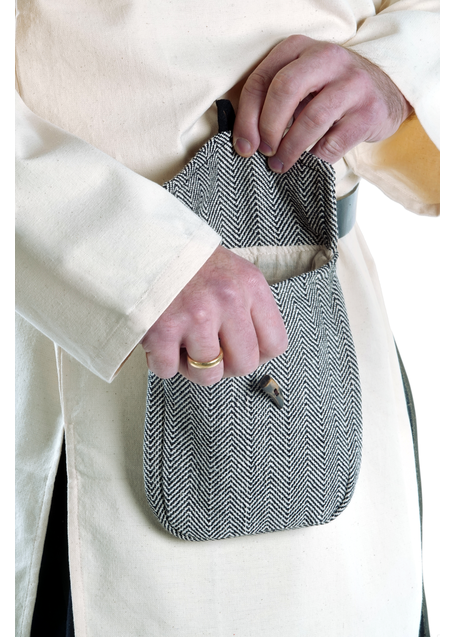 Mittelalter Tasche Widia in Fischgrät Schwarz-Weiß Frontansicht 3