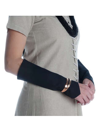 Mittelalter Armstulpen Flaneas in Schwarz Seitenansicht