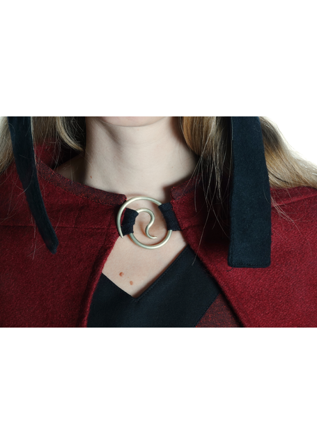 Wikinger Umhang Lara in Rot Detailansicht