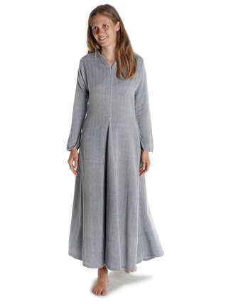 Wikinger Kleid Catella in Fischgrät Blau-Weiß Frontansicht
