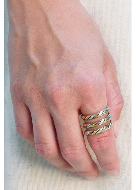 Mittelalter Ring Astyanax aus Messing-Weißmetall-Kupfer in Frontansicht 2