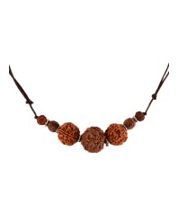Mittelalter Halskette Liamere aus Rudrakshasamen in Beige Frontansicht